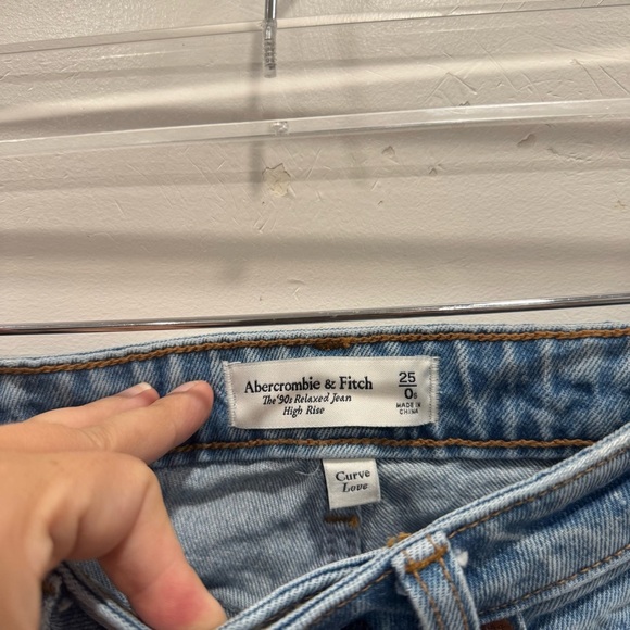 Abercrombie & Fitch The ‘90s Relaxed Jean High Rise Curve Love Size 25 / 0 Short - Picture 4 of 7